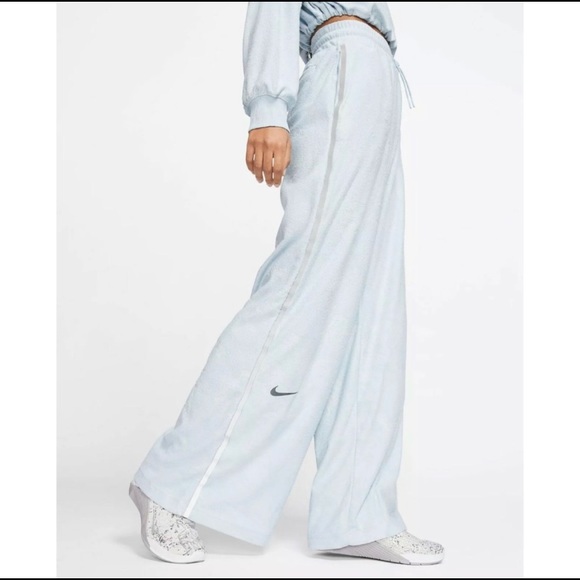 BNWOT Nike City Ready wide leg pants. - Picture 2 of 4